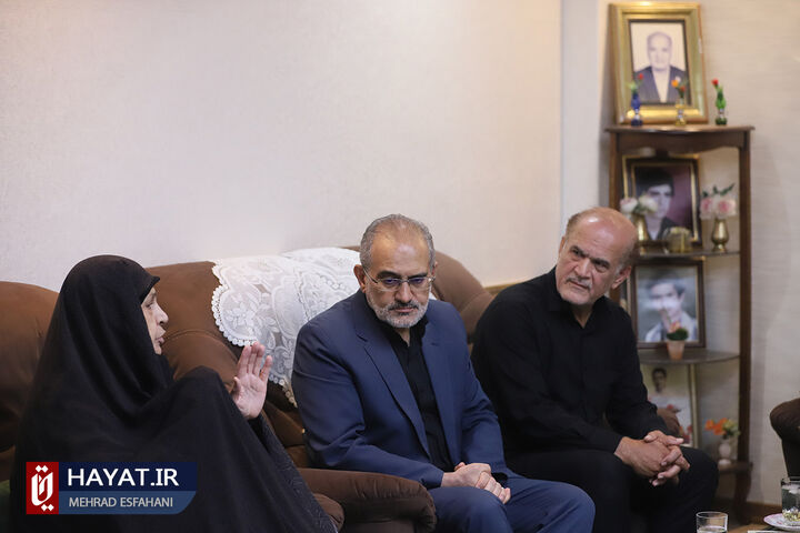 دیدار معاون امور مجلس با دو مادر شهید