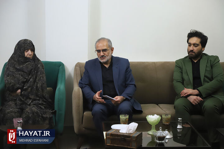 دیدار معاون امور مجلس با دو مادر شهید