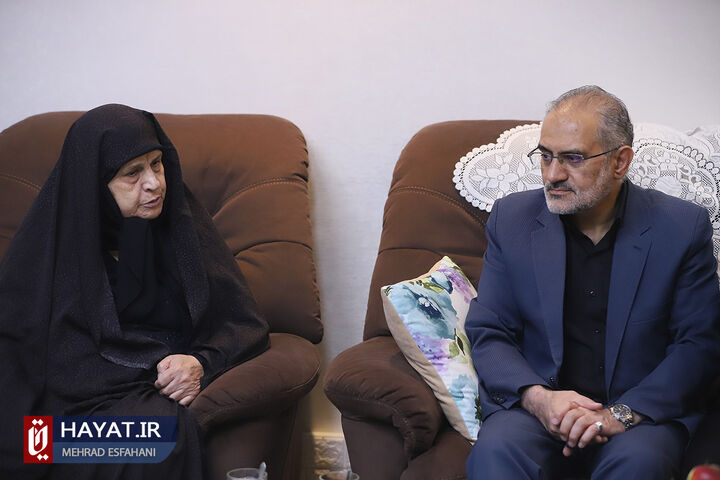 دیدار معاون امور مجلس با دو مادر شهید