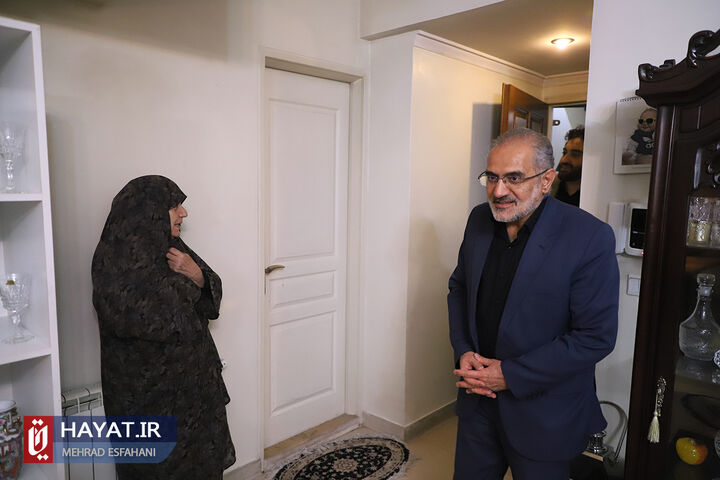 دیدار معاون امور مجلس با دو مادر شهید