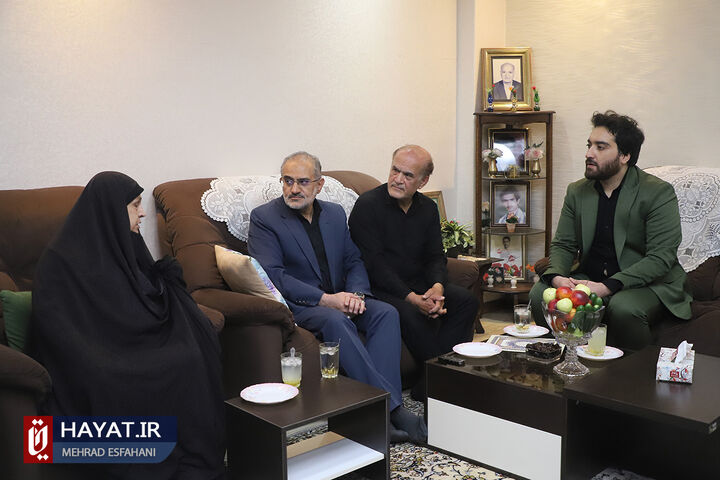 دیدار معاون امور مجلس با دو مادر شهید