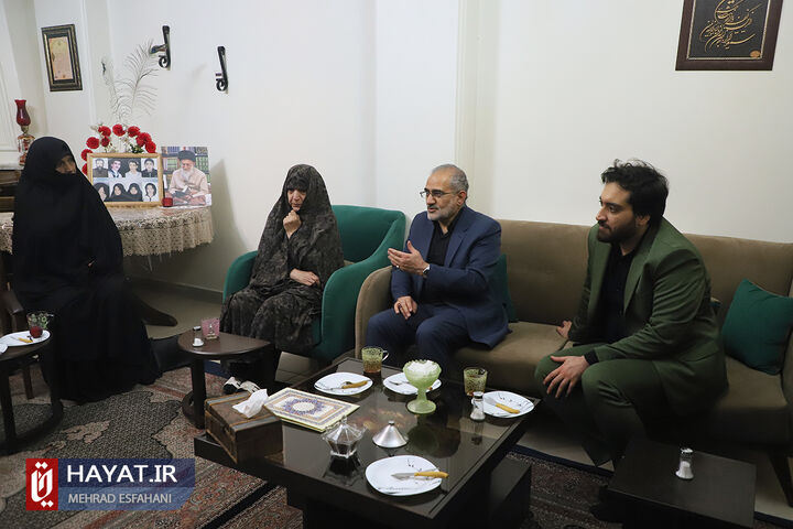 دیدار معاون امور مجلس با دو مادر شهید