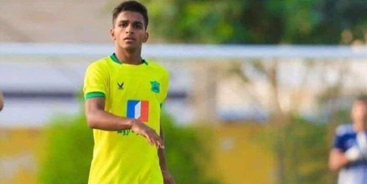 صنعت نفت آبادان در سوگ درگذشت پدیده فوتبال
 صنعت نفت آبادان در سوگ درگذشت پدیده فوتبال