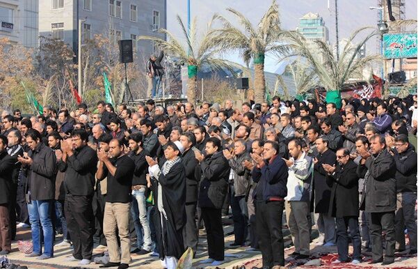 اقامه نماز ظهر عاشورا در سراسر کشور اقامه نماز ظهر عاشورا در سراسر کشور