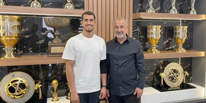 رفیعی 3 ساله با پرسپولیس تمدید کرد رفیعی 3 ساله با پرسپولیس تمدید کرد