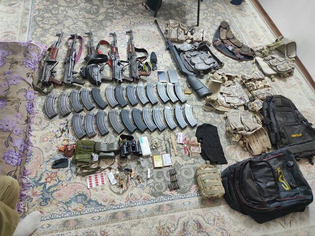 دستگیری یک تیم ۴ نفره تروریستی در جنوب شرق دستگیری یک تیم ۴ نفره تروریستی در جنوب شرق