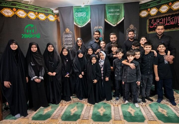 فرزندان شهدای مدافع حرم برای بزرگداشت شهیدحججی میخوانند فرزندان شهدای مدافع حرم برای بزرگداشت شهیدحججی میخوانند