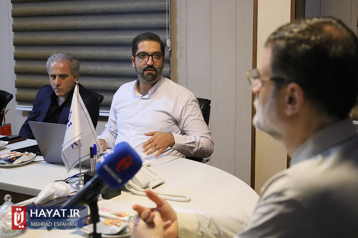 بازدید دکتر قاضی زاده هاشمی از پایگاه خبری حیات