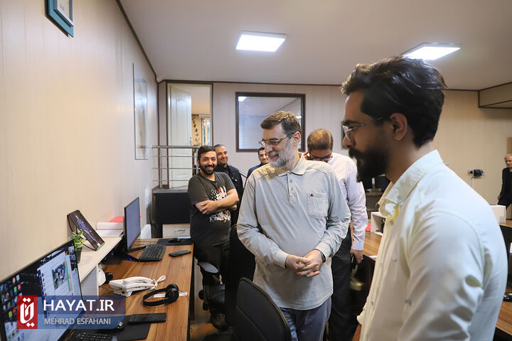 بازدید دکتر قاضی زاده هاشمی از پایگاه خبری حیات