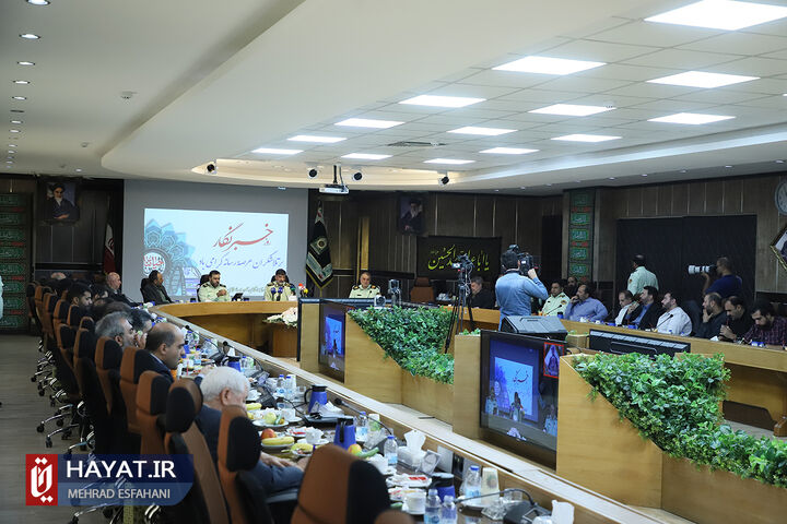 نشست فرمانده کل انتظامی کشور با مدیران رسانهها و خبرنگاران