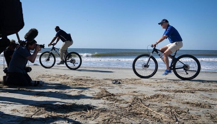 بایدن یک سال از دوران ریاست جمهوریاش را در تعطیلات گذرانده است بایدن یک سال از دوران ریاست جمهوریاش را در تعطیلات گذرانده است