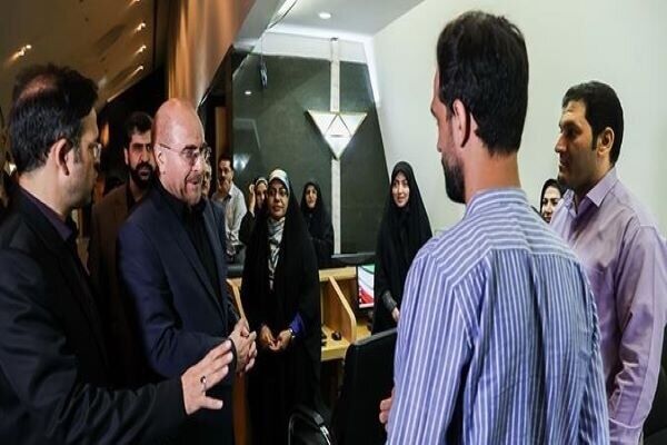 قالیباف در جمع خبرنگاران حضور پیدا کرد/ 17 مرداد سالروز شهادت محمود صارمی قالیباف در جمع خبرنگاران حضور پیدا کرد/ 17 مرداد سالروز شهادت محمود صارمی