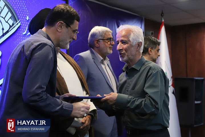 آیین تجلیل از خبرنگاران با حضور رئیس بنیاد شهید و امور ایثارگران