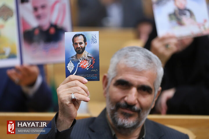 دیدار خانواده شهدای مدافع حرم با رئیس جمهور (2)