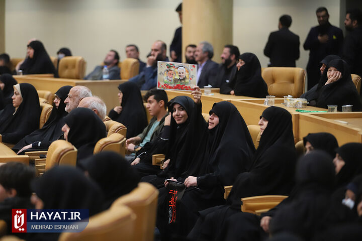 دیدار خانواده شهدای مدافع حرم با رئیس جمهور (2)