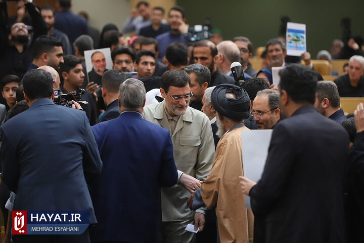 دیدار خانواده شهدای مدافع حرم با رئیس جمهور (2)