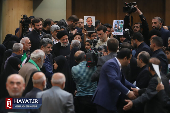 دیدار خانواده شهدای مدافع حرم با رئیس جمهور (2)