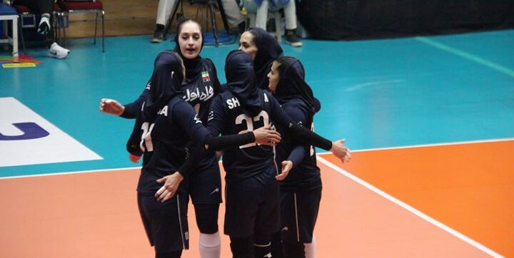 ورود آقایان ممنوع در والیبال بانوان ورود آقایان ممنوع در والیبال بانوان