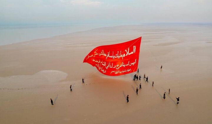 عزاداری متفاوت زائران اربعین در آبهای جنوب عراق عزاداری متفاوت زائران اربعین در آبهای جنوب عراق