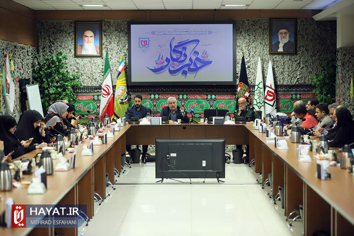 نشست صمیمانه مدیرعامل موزه ملی دفاع مقدس با خبرنگاران به مناسبت روز خبرنگار