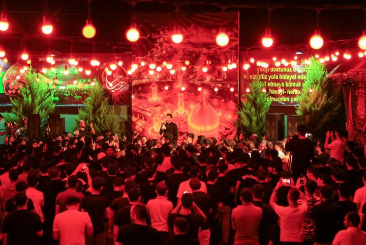 مداحی آذری و حماسی مهدی رسولی در گرجستان مداحی آذری و حماسی مهدی رسولی در گرجستان