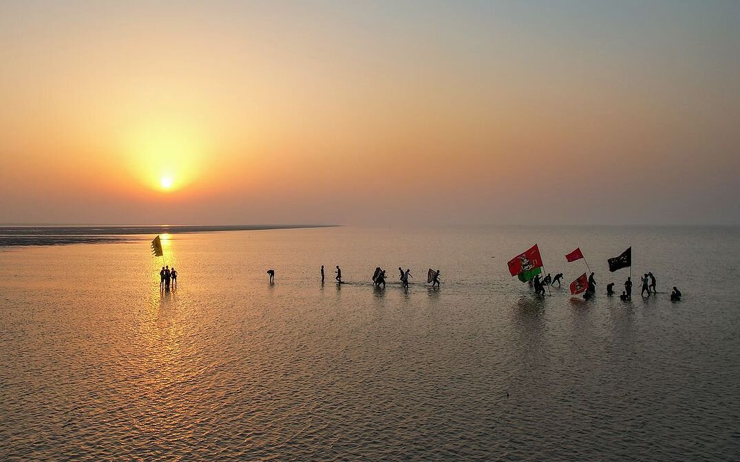 عزاداری متفاوت زائران اربعین در آبهای جنوب عراق