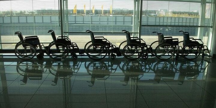 ۷۰۰ ویلچر دپو شده بنیاد شهید با مجوز استاندارد از گمرک ترخیص شد ۷۰۰ ویلچر دپو شده بنیاد شهید با مجوز استاندارد از گمرک ترخیص شد