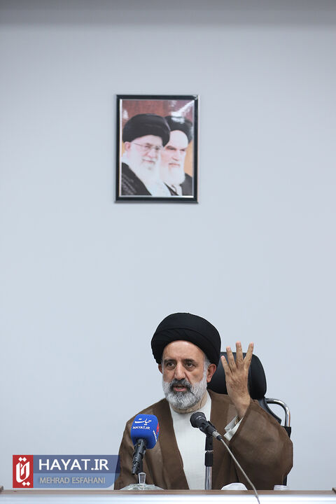 نشست هم اندیشی شورای مشاوران وزرا در امور ایثارگران با نماینده ولی فقیه در بنیاد شهید