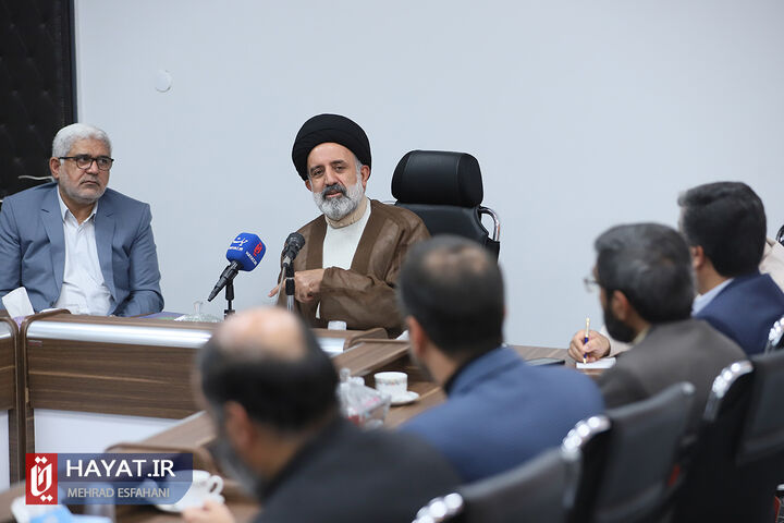 نشست هم اندیشی شورای مشاوران وزرا در امور ایثارگران با نماینده ولی فقیه در بنیاد شهید