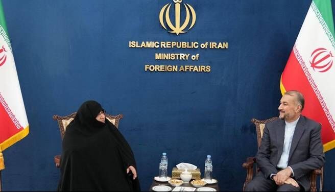 دیدار خانواده دیپلمات ربوده شده ایران در لبنان با امیرعبداللهیان