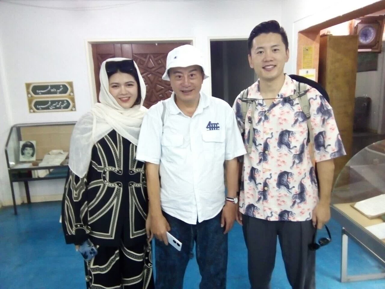 بازدید سه توریست چینی از موزه شهدا