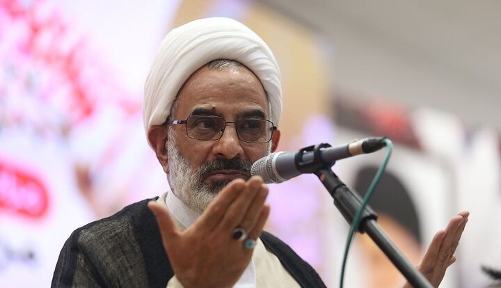 امر به معروف و نهی از منکر یکی از ملزومات مقابله با توطئههای دشمنان است امر به معروف و نهی از منکر یکی از ملزومات مقابله با توطئههای دشمنان است