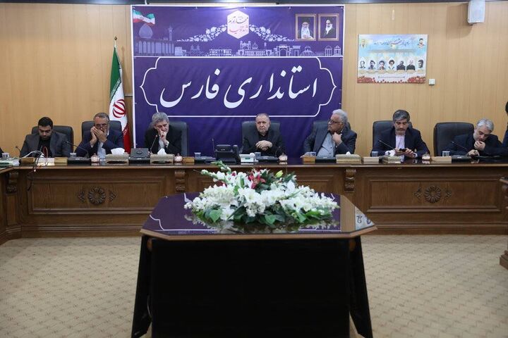 تقدیر سرپرست ستاد اجرایی فرمان امام از قهرمان شاهچراغ تقدیر سرپرست ستاد اجرایی فرمان امام از قهرمان شاهچراغ