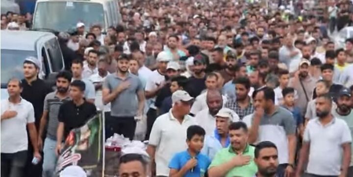 حرکت بزرگترین کاروان زائران پیاده اربعین از بصره حرکت بزرگترین کاروان زائران پیاده اربعین از بصره