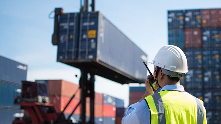 از پهلوگیری یک فروند کشتی حامل ۳۰ هزار تن پودر آلومینیوم در بندر شهید رجایی بندرعباس از پهلوگیری یک فروند کشتی حامل ۳۰ هزار تن پودر آلومینیوم در بندر شهید رجایی بندرعباس