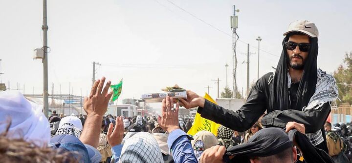 ۳۷ هزار زائر اربعین طی شبانهروز گذشته از مرز مهران عازم عراق شدند ۳۷ هزار زائر اربعین طی شبانهروز گذشته از مرز مهران عازم عراق شدند