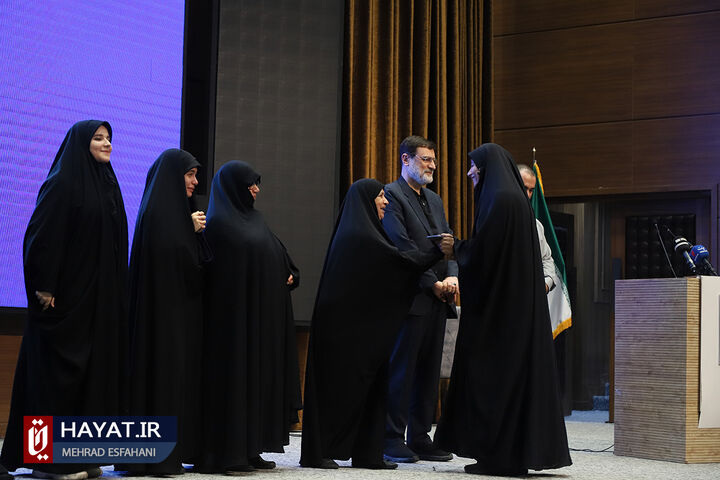 هدیه ویژه قاضی زاده هاشمی به جاماندگان ماهمی هدیه ویژه قاضی زاده هاشمی به جاماندگان ماهمی