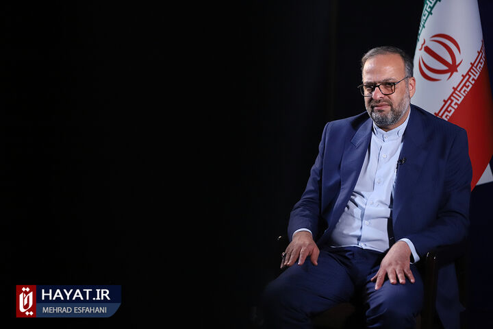 گفتگو با محسن بزرگی معاون حقوقی و امور مجلس بنیاد شهید و امور ایثارگران