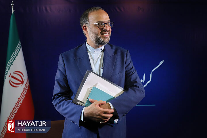 گفتگو با محسن بزرگی معاون حقوقی و امور مجلس بنیاد شهید و امور ایثارگران