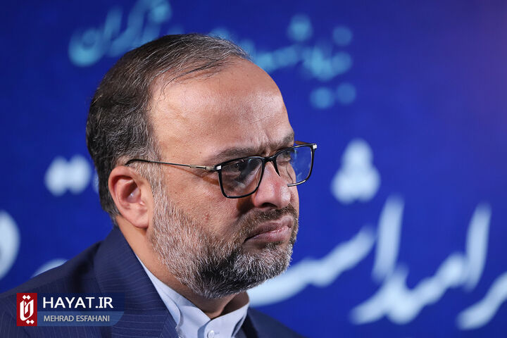 گفتگو با محسن بزرگی معاون حقوقی و امور مجلس بنیاد شهید و امور ایثارگران