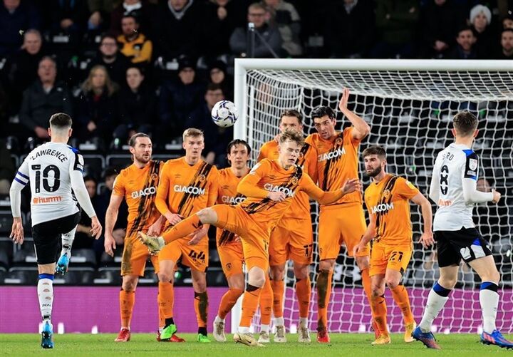 توقف خانگی هالسیتی در شب نیمکتنشینی صیادمنش توقف خانگی هالسیتی در شب نیمکتنشینی صیادمنش