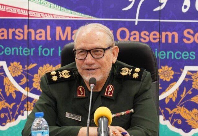 سرلشکر صفوی: ایران باید یک قدرت دریایی شود/ نیازمند حضور علمی در قطب جنوب هستیم سرلشکر صفوی: ایران باید یک قدرت دریایی شود/ نیازمند حضور علمی در قطب جنوب هستیم