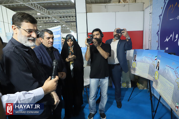 بازدید رئیس بنیاد شهید از نمایشگاه روایت خدمت