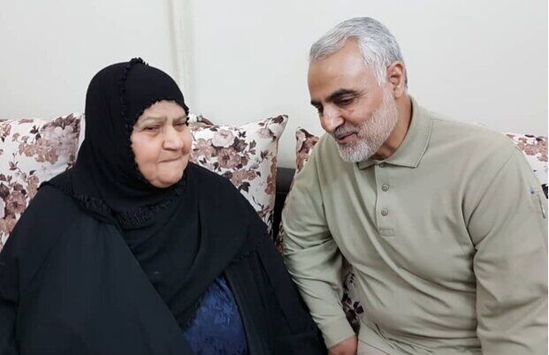 دعای مادر شهید علی هاشمی برای حاج قاسم سلیمانی دعای مادر شهید علی هاشمی برای حاج قاسم سلیمانی