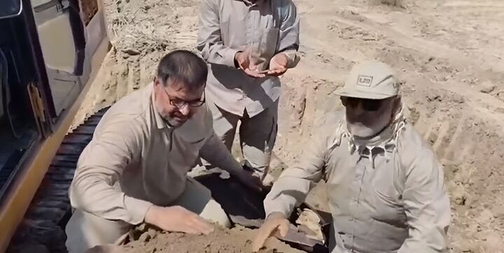تفحص پیکر مطهر 2 شهید دفاع مقدس در عراق+فیلم تفحص پیکر مطهر 2 شهید دفاع مقدس در عراق+فیلم