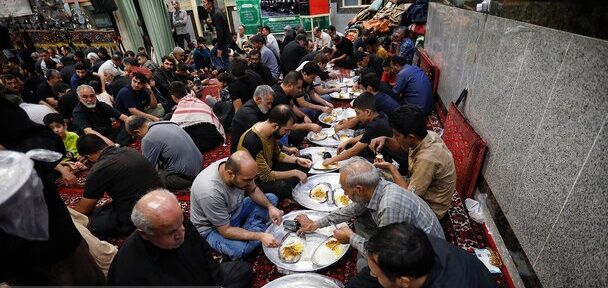 موکب بی بی زینب به نیت ظهور امام زمان(عج) برپا شده است موکب بی بی زینب به نیت ظهور امام زمان(عج) برپا شده است