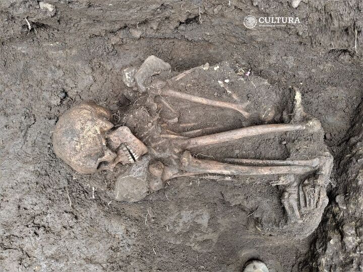 بارش شدید باران مقبرۀ هزارساله را آشکار کرد بارش شدید باران مقبرۀ هزارساله را آشکار کرد