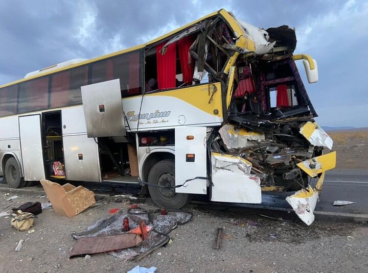 یک کشته و ۱۰ زخمی در حادثه آتش سوزی اتوبوس مسیر همدان- کرمانشاه