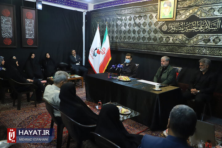 دیدار مردمی رئیس بنیاد شهید و امور ایثارگران با خانواده های شهدا