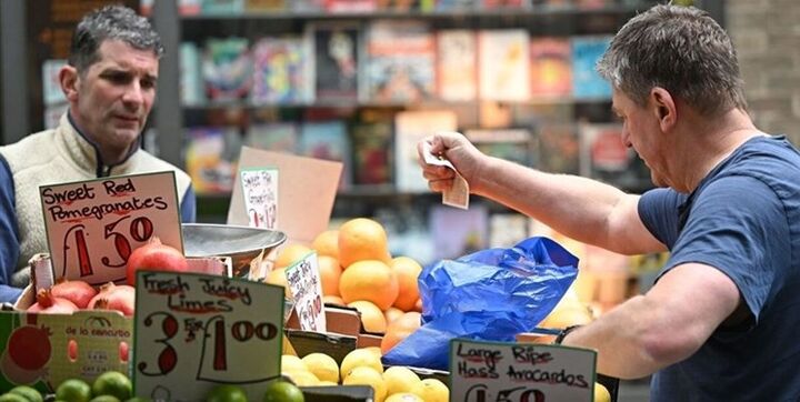 لطمه شدید تورم به معیشت اروپایی ها لطمه شدید تورم به معیشت اروپایی ها